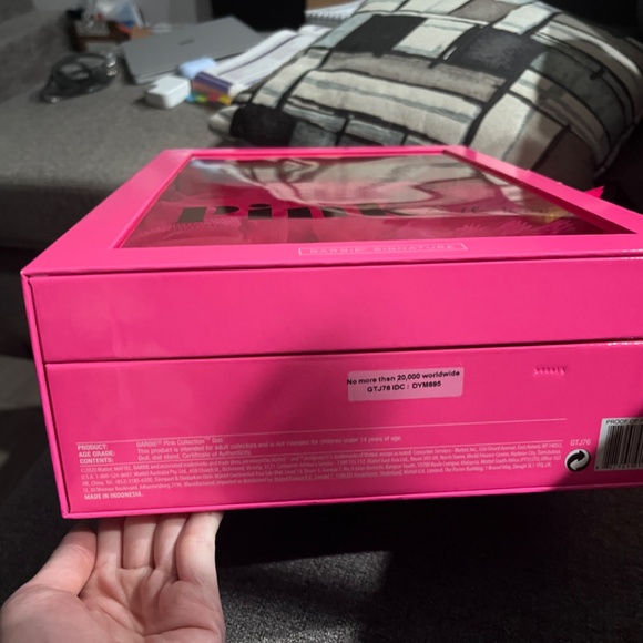 Barbie GTJ76 Signature Pink Collection Doll - Picture 4 of 4
